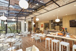 Dining - Apartment best location in Parque el Virrey (Bogotá)