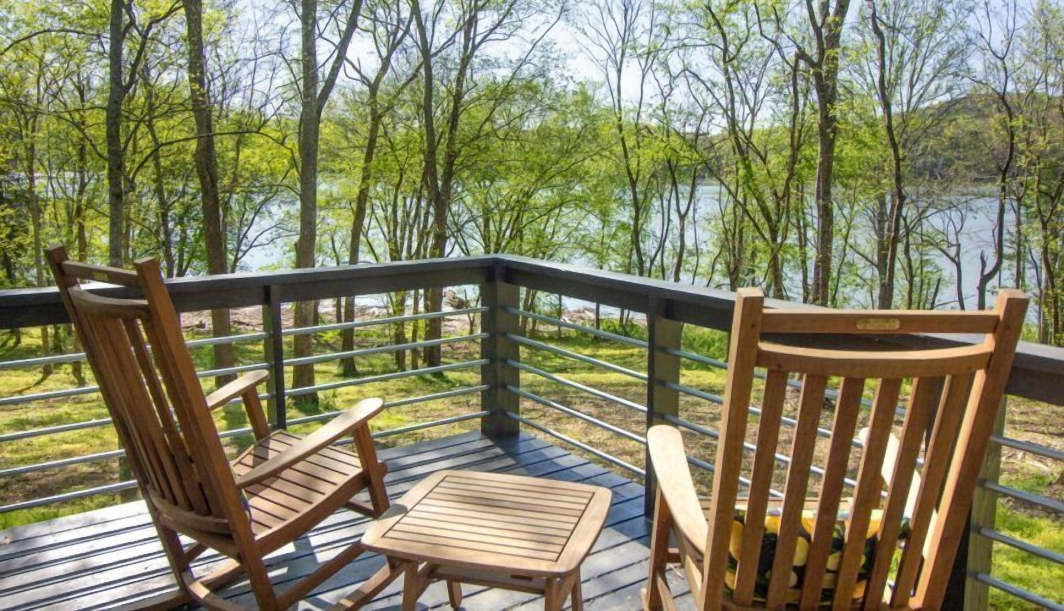 Luxury Lake House, 1BR | Terrace/patio