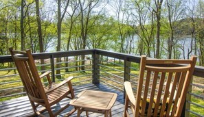 Luxury Lake House, 1BR | Terrace/patio