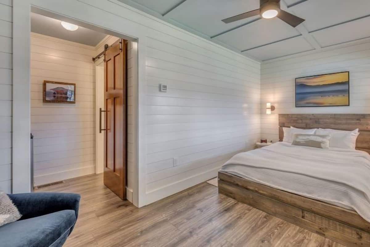 Deluxe Lodge Room, Lake View | Free WiFi, bed sheets