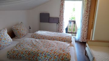 1 chambre, lit parapluie, Wi-Fi gratuit, draps fournis