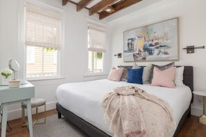 3 bedrooms, desk, iron/ironing board, travel crib