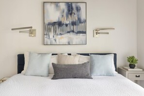 3 Schlafzimmer, Schreibtisch, Bügeleisen/Bügelbrett, Reisekinderbett