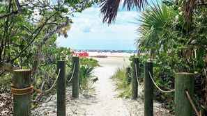 Una spiaggia nelle vicinanze