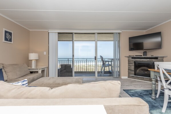 Smart TV, fireplace, DVD player, books