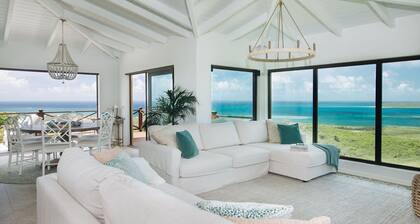 Breathtaking Ocean Views<
Tropical Luxury Oasis