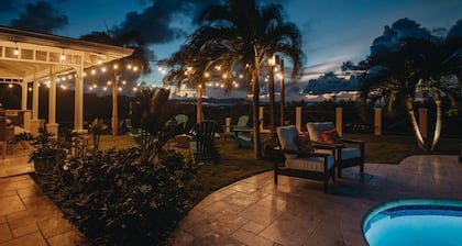 Breathtaking Ocean Views<
Tropical Luxury Oasis