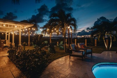 Breathtaking Ocean Views<
Tropical Luxury Oasis