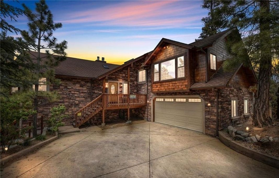 Luxury Treetop Oasis, Gorgeous Views, Wine Cellar, Central AC.