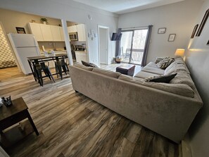 TV - Newly Remodeled 3 bdrm Close to it All!! (Laconia)