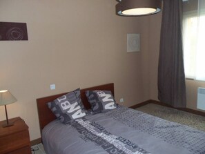 3 bedrooms, free WiFi - Maison Individuelle Située Dans un Quartier Résidentiel (MESSANGES)