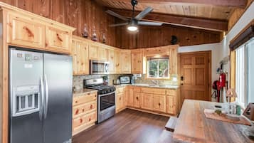 Microwave, oven, toaster, cookware/dishes/utensils