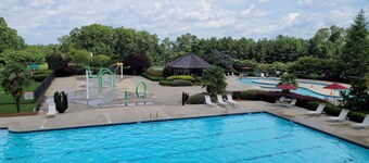 Gorgeous, Spacious, Clean, Comfortable Stay, Close to Six-Flags