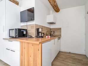 Fridge, microwave, dishwasher, coffee/tea maker