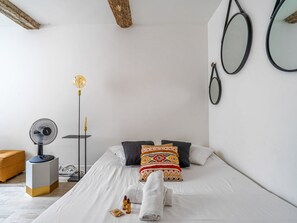 Iron/ironing board, WiFi, bed sheets