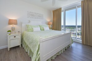 4 bedrooms, iron/ironing board, free WiFi, bed sheets - Beautiful 14th Floor 3BR Condo at Destin's Silver Beach Towers (Destin)