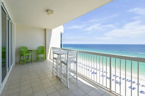 Outdoor dining - Beautiful 14th Floor 3BR Condo at Destin's Silver Beach Towers (Destin)
