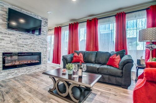 Amazing Private Rooftop Deck : Walk to Restaurants!