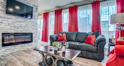 Amazing Private Rooftop Deck : Walk to Restaurants!