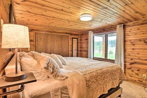 6 bedrooms, iron/ironing board, free WiFi, bed sheets - Evergreen Lodge - Genuine Black Hills Log Cabin (Custer)