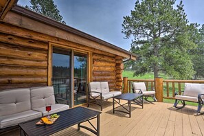 Terrace/patio - Evergreen Lodge - Genuine Black Hills Log Cabin (Custer)