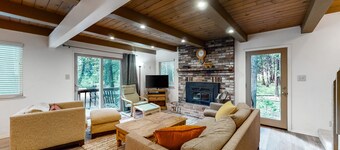 Dog-Friendly Wooded Retreat W/ Large Deck, Gas Grill, Full Kitchen & Fireplace