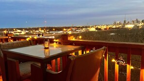 Outdoor dining - Skyline Views/3 Miles to Downtown/WeeklyDiscounts/Pet Friendly (Nashville)