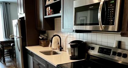 5miles to Downtown-King bed & 2 twins,Elevator,pet friendly