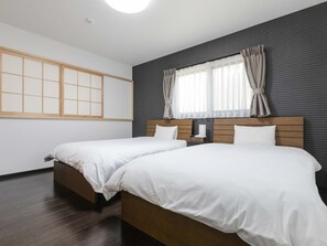 3 bedrooms, desk, iron/ironing board, free WiFi