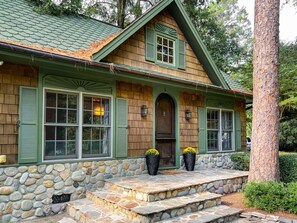 Exterior - Oasis: Walk to Village, Heated Pool, Putting Green,Fire Pit, Hot Tub, 3 houses (Pinehurst)