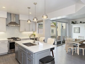 Fridge, microwave, oven, stovetop - Mission Bay View from Roof Top Deck (San Diego)