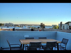 Outdoor dining - Mission Bay View from Roof Top Deck (San Diego)