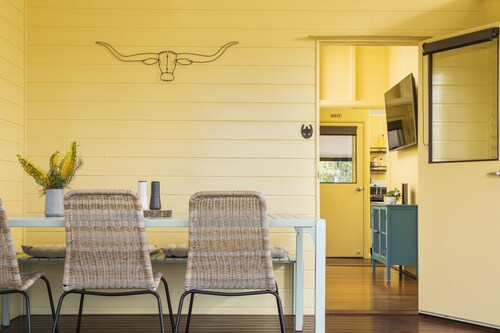 Longhorn Lodges - Boutique Farmstay FNQ
