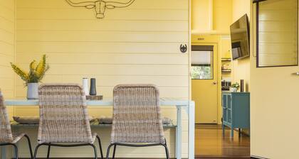 Longhorn Lodges - Boutique Farmstay FNQ