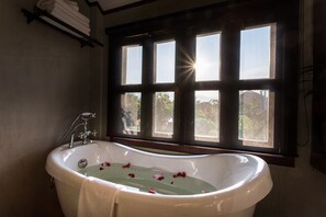 Bathroom - Java Wooden Villa by AIC (Siem Reap)