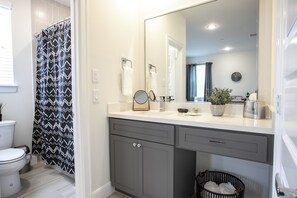 Combined shower/bathtub