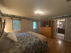 4 bedrooms, iron/ironing board, free WiFi, bed sheets