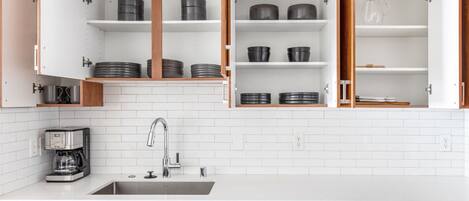 Kühlschrank, Mikrowelle, Ofen, Geschirrspüler