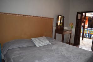 6 bedrooms, iron/ironing board, free WiFi, bed sheets