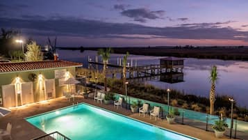 Outdoor pool, sun loungers