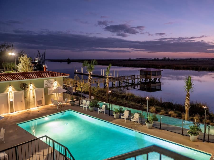 Outdoor pool, pool loungers