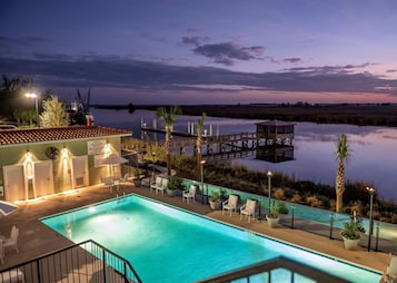 Outdoor pool, pool loungers