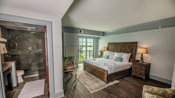 Superior Room, 1 King Bed, River View (Premium Riverfront) | Hypo-allergenic bedding, in-room safe, desk, blackout curtains