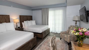 Hypo-allergenic bedding, in-room safe, desk, blackout curtains