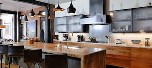 House, 5 Bedrooms | Private kitchen