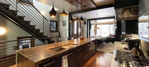 House, 5 Bedrooms | Private kitchen