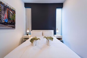 Cortinas blackout, tabla de planchar con plancha y wifi gratis 