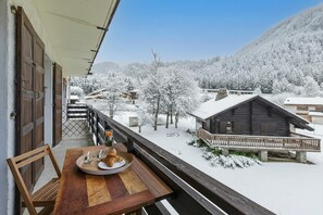 Balcony - Résidence le Chardonnet G 1BR for 4 w/Shared Pool & panoramic views, Argentière (Chamonix), France (Argentière (Chamonix))