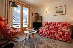 Sitting Area - Résidence le Chardonnet G 1BR for 4 w/Shared Pool & panoramic views, Argentière (Chamonix), France (Argentière (Chamonix))