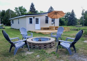Terrace/patio - Cozy cabin retreat in rustic setting. Private lake, bonfire under the stars! (Lake)